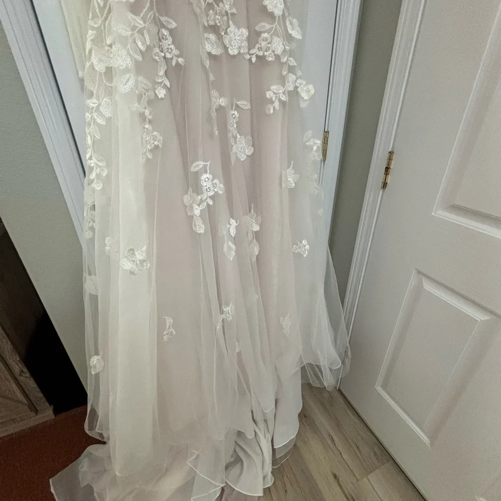 Ivory Wedding Dress by Galina Signature - Picture 10 of 17